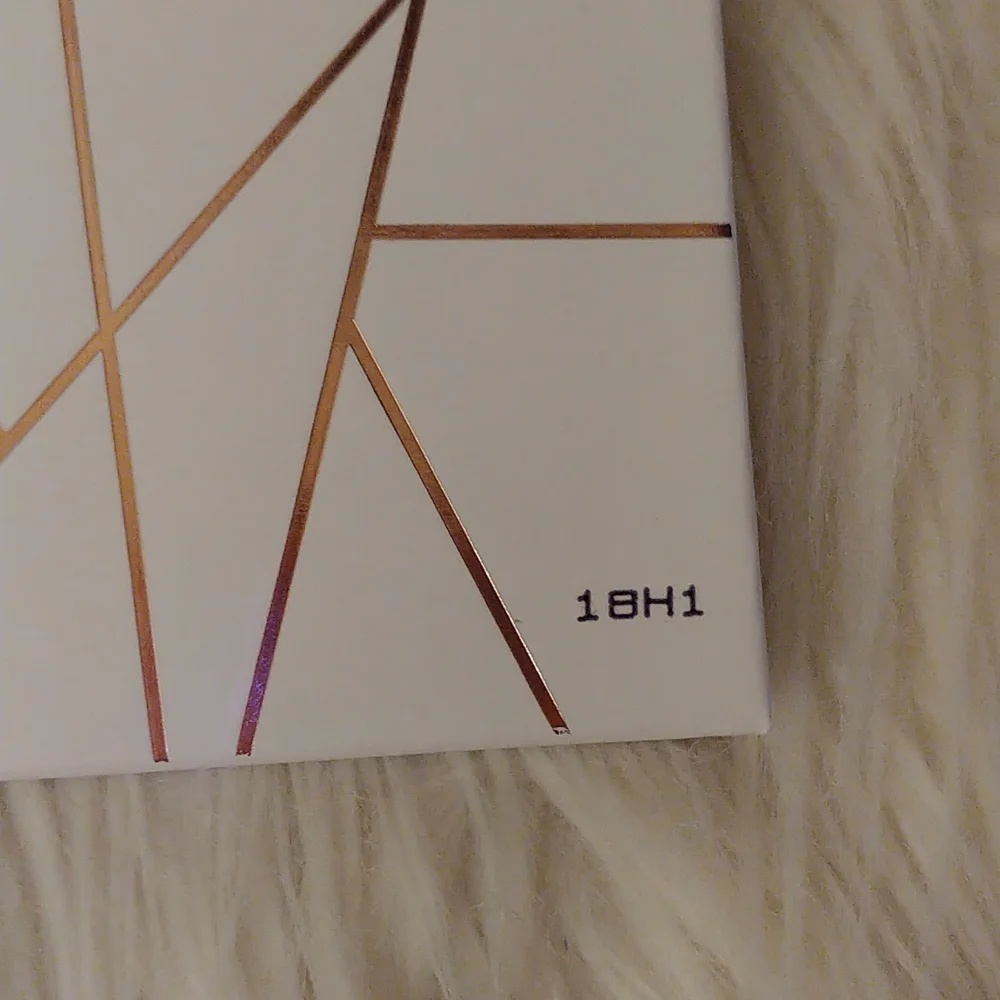 💝FIRM! NWT DOMINIQUE COSMETICS LATTE EYESHADOW PALETTE